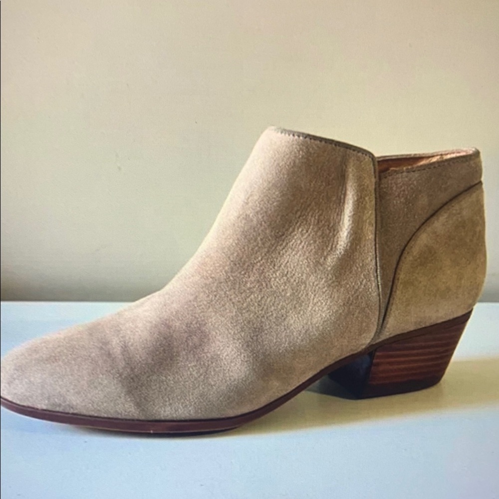 Elegant Tan Ankle Boots
